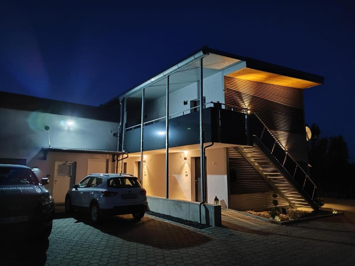 Gaestehaus Wuerzburg 24H Estenfeld Exterior photo