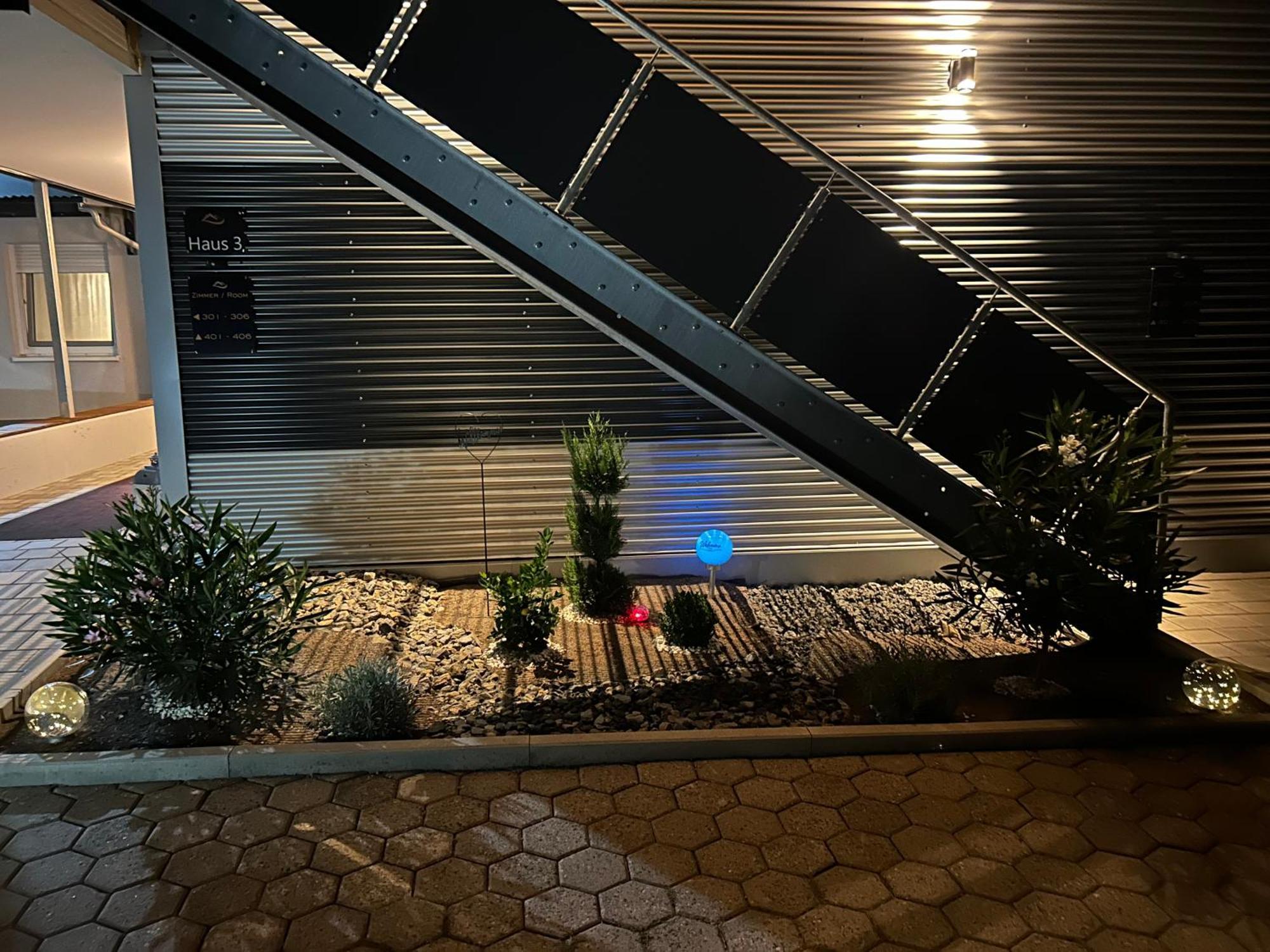 Gaestehaus Wuerzburg 24H Estenfeld Exterior photo
